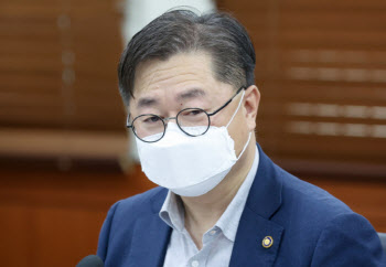 박일준 산업차관 “대기업 전기료 인상·농사용 특례 폐지 검토”
