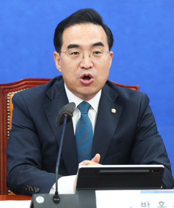 박홍근, 尹 비속어에 "빈손·비굴·막말 사고 외교…국격 실추"