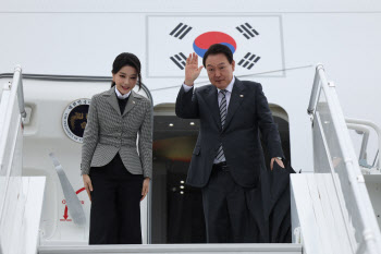 민주당 "총체적 무능 보여준 尹 해외 순방…뻔뻔하게 거짓말까지"