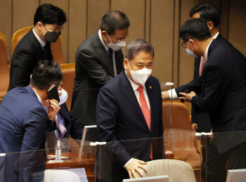 박진 해임건의안, 美부통령 출국 후 국회 논의키로