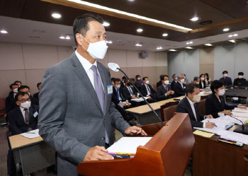 '발암물질 검출 논란' 송호섭 스타벅스 대표 "피해보상 최선"