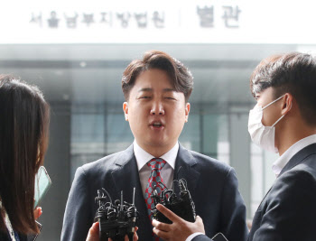 이준석의 완패…하태경 "李 소중한 자산, 법원 결정 승복"