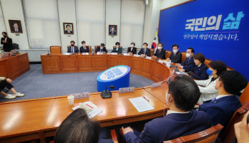 지지율 요지부동 민주당…이재명, 文 사진 내건 이유는