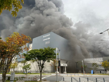 대전 아울렛 화재 재발 막는다…노동 당국, 전국 대규모 유통업체 점검