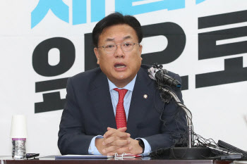 정진석 "北전술핵 미사일 연습…가만 앉아서 당할 수 없다"