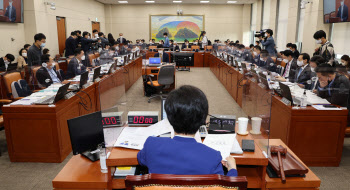 국회 정무위, 이해진 네이버 GIO 등 증인 10명 채택