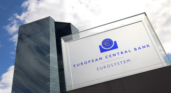 "인플레 너무 높다"…ECB 2회 연속 '자이언트스텝'에 힘실려