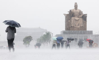 장마 용어 사라지나…"우기(雨期) 표현이 더 적절한 상황"