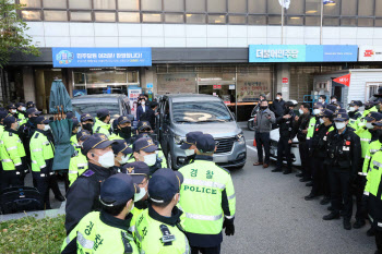 (영상)`이재명 자금 수사` 檢, 민주연구원 압색…문서 4개 확보