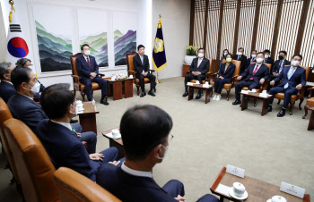 야당 쏙 빠진 尹 시정연설…김진표 “의장으로서 송구”