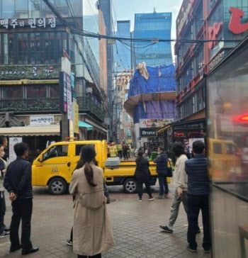 강남역 인근 철거건물 사고 우려…서초구 "공사중단조치"