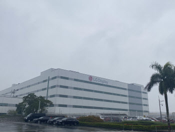 '전기·전자 전략기지'로 베트남 선점…삼성·LG 생산 현장 가보니