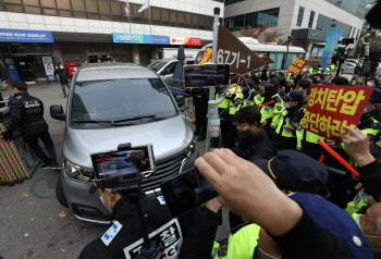 `이재명 측근` 수사 檢, 민주당사 압색서 `빈손` 철수(종합)