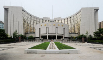‘금리 낮췄는데’ 중국, 10월 대출 43% 급감…3년만에 최저