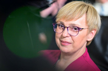 멜라니아 트럼프 변호한 무사르, 슬로베니아 첫 여성 대통령 당선