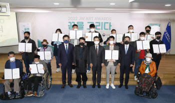 JW그룹, ‘JW 아트 어워즈’ 시상식 개최...‘양진영 작가 대상’