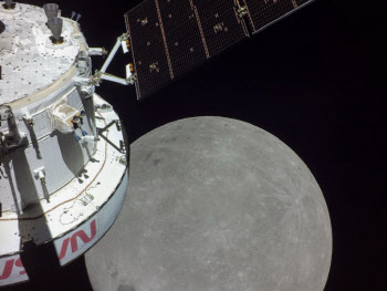 '아르테미스' 우주선 달 뒷면 130km 상공 비행, 아폴로13호 기록도 깬다
