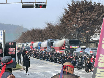 "납품 지연에 위약금 쌓여"…화물연대 파업에 수출기업 ‘발동동’