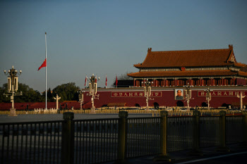 故장쩌민에 中 ‘덩샤오핑’급 애도…‘백지 시위’ 영향은