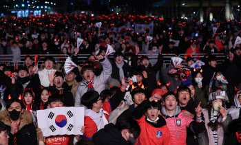 추위도, 잠도 못막은 응원 열기…편의점, 브라질전 '대승'