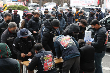 화물연대, ‘총파업 철회’ 조합원 찬반 투표 돌입