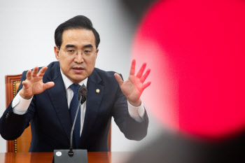 박홍근, 예산안 처리무산에 "정부 원안·단독안으로라도 오늘 처리해야"