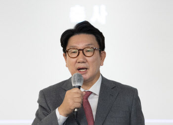 당권 도전에 입닫은 권성동 “尹정부 성공 위해 역할 마다 않겠다”