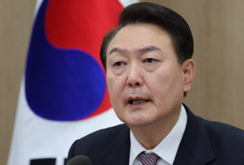 尹대통령, 국민 패널 100명과 국정과제 점검회의
