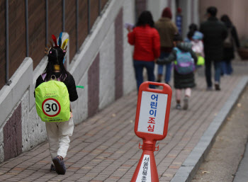 강남 스쿨존 근처 잇단 사고…초등생 또 참변