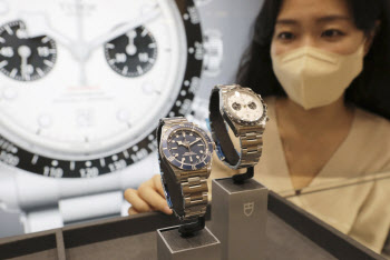 롯데온, 럭셔리 시계 브랜드 ‘튜더’ 공식 온라인 스토어 최초 오픈