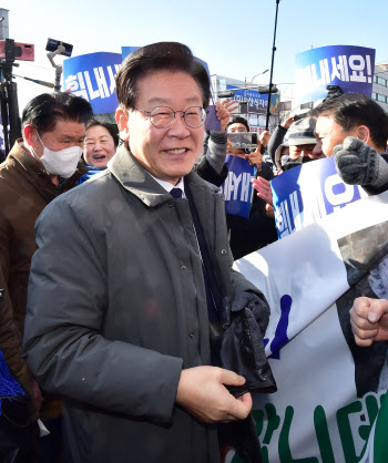 檢소환에 이재명 "尹, 내가 그렇게 무섭나…나 죽여도 무능함 못 감춰"