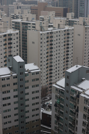 "너무 많이 떨어졌나"..강남3구 매수심리 소폭 반등