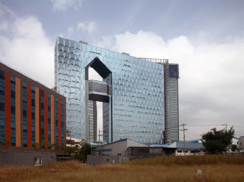 서울서도 마피…애물단지 된 지식산업센터