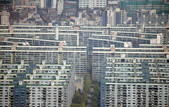 "8억 떨어진 재건축 최대어 잡자"…강남구 아파트 거래 절반이 '은마'