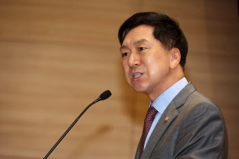 당권주자 김기현 "이재명 방탄엔 열심인 민주당, 비겁함 벗어라"