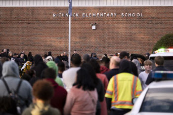 미국 교실서 6세 초등생이 30대 여교사에 총격