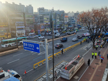 이재명 출석하는 성남지청, 새벽부터 찬반측 대치로 혼잡