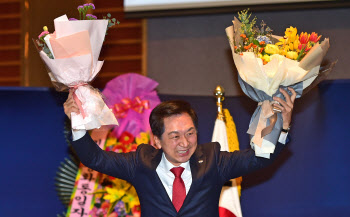 전국민 여론조사를 "일본 국민"에 비유, 김기현 '개정 룰' 옹호