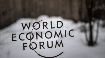 IMF "올해 경제 바닥 찍고 내년 반등"…'경제 긍정론' 커진 다보스포럼