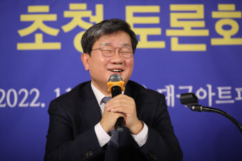 전해철 “‘이재명 체제’ 문제 제기 폄훼, 적절하지 않다”