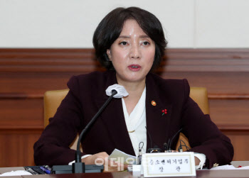 이영 장관 "중기 수출, 조연에서 주연으로…디지털·신시장 확대"