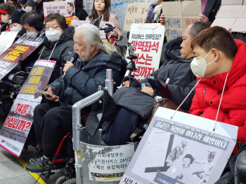 전장연 “13일까지 지하철 탑승 시위 중단…시민들에 호소”