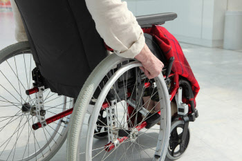 아파트 단지 내 휠체어 장애인 차별 개선 권고 불수용