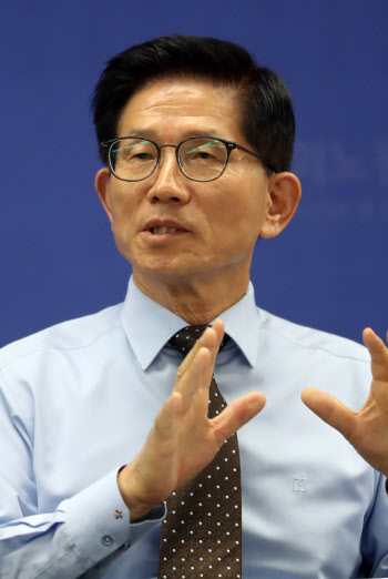 "OECD 최고 수준 근로시간…유연근무제 확대로 단축해야"③