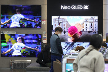 삼성, 10년 만의 OLED TV 복귀…TV 시장 1위 지위 굳힌다
