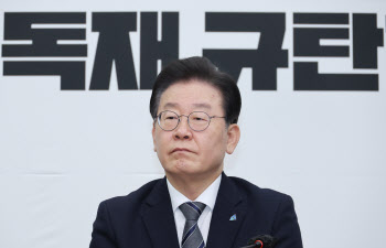 이재명 "尹 수사보복, 깡패지 대통령인가…내 지인들 고통 커"