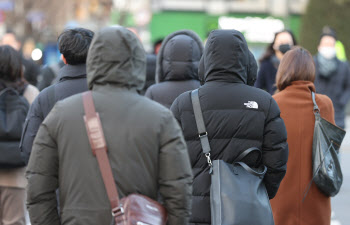 내 월급 어디갔나…고물가에 연평균 실질임금 결국 ‘뒷걸음질’