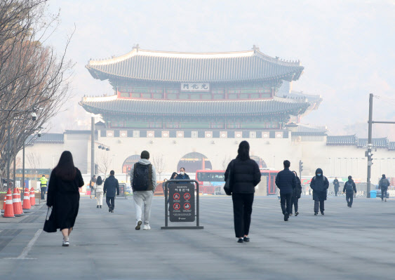 내일날씨] 삼일절, 전국 곳곳 '빗방울'...흐리다 낮부터 맑아져
