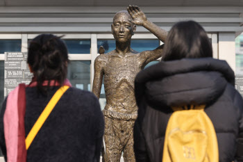 "한 푼도 안 낸 일본, 승리한 날이라고...한국 완패, 최악의 결정"