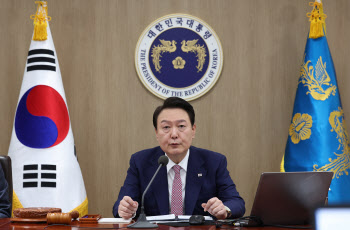 尹 “국민 약탈 이권 카르텔에 단호히 맞서 개혁 실천”
